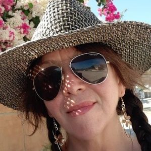 Meet your Posher, Jillian